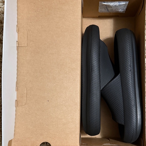 32 Degrees Unisex Black Slide Sandals - Picture 9 of 9